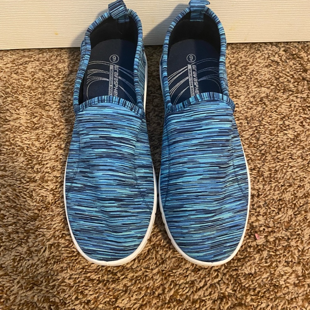NWOT Gravasphere Memory Foam Shoes 👟